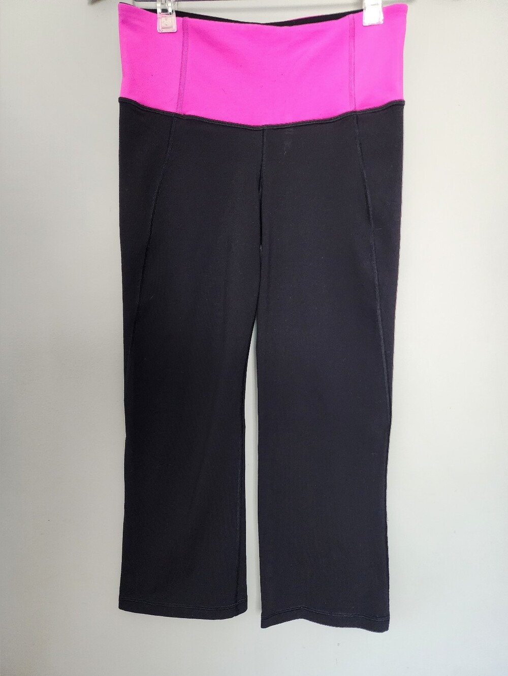 Lululemon Athletica Yoga Black Capri Pants with Pink  Waistband Size 4